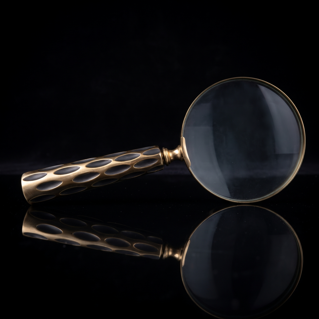 Vintage Brass Magnifying Glass,& Black and White Polka Dot Decorative Reading Magnifier, Textured Handle Desk Accessory, Executive Office Gift, Antique Style Magnifying Glass