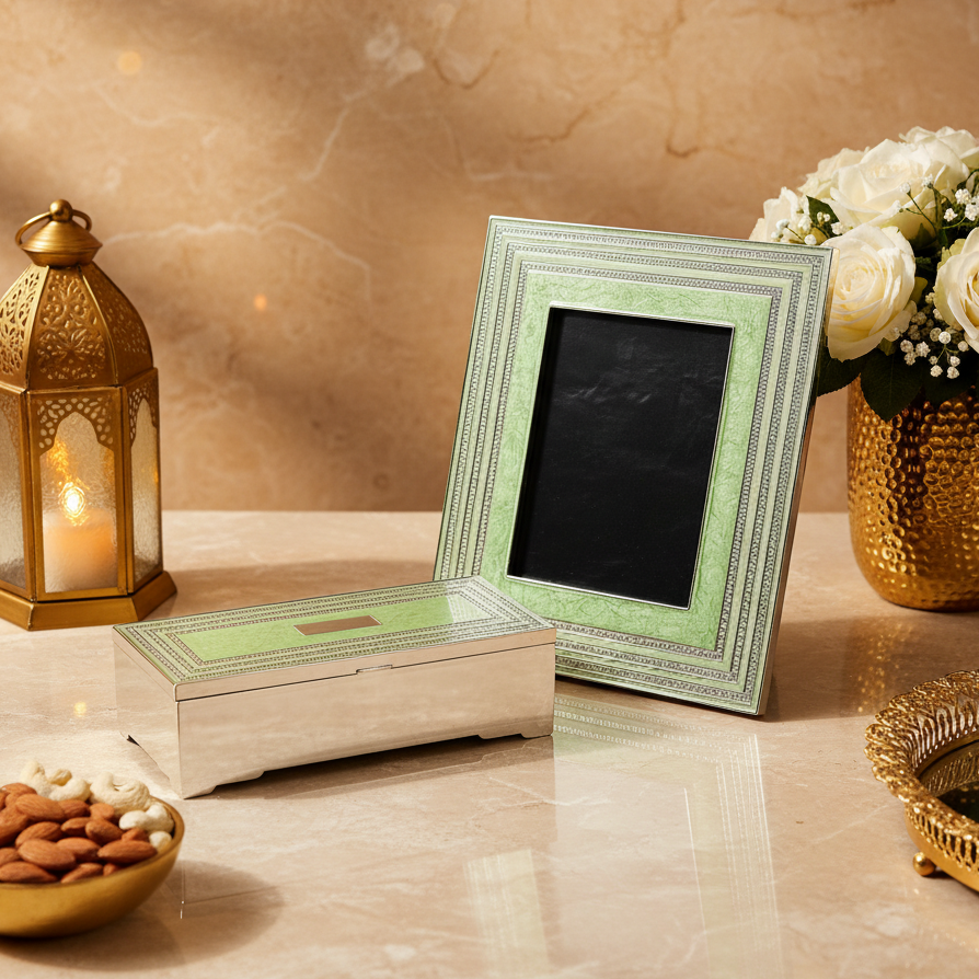Silver Plated Jewellery Box with Decorative Photo Frame – Premium Keepsake Storage Box  27 × 22 × 7 cm | 1300 g