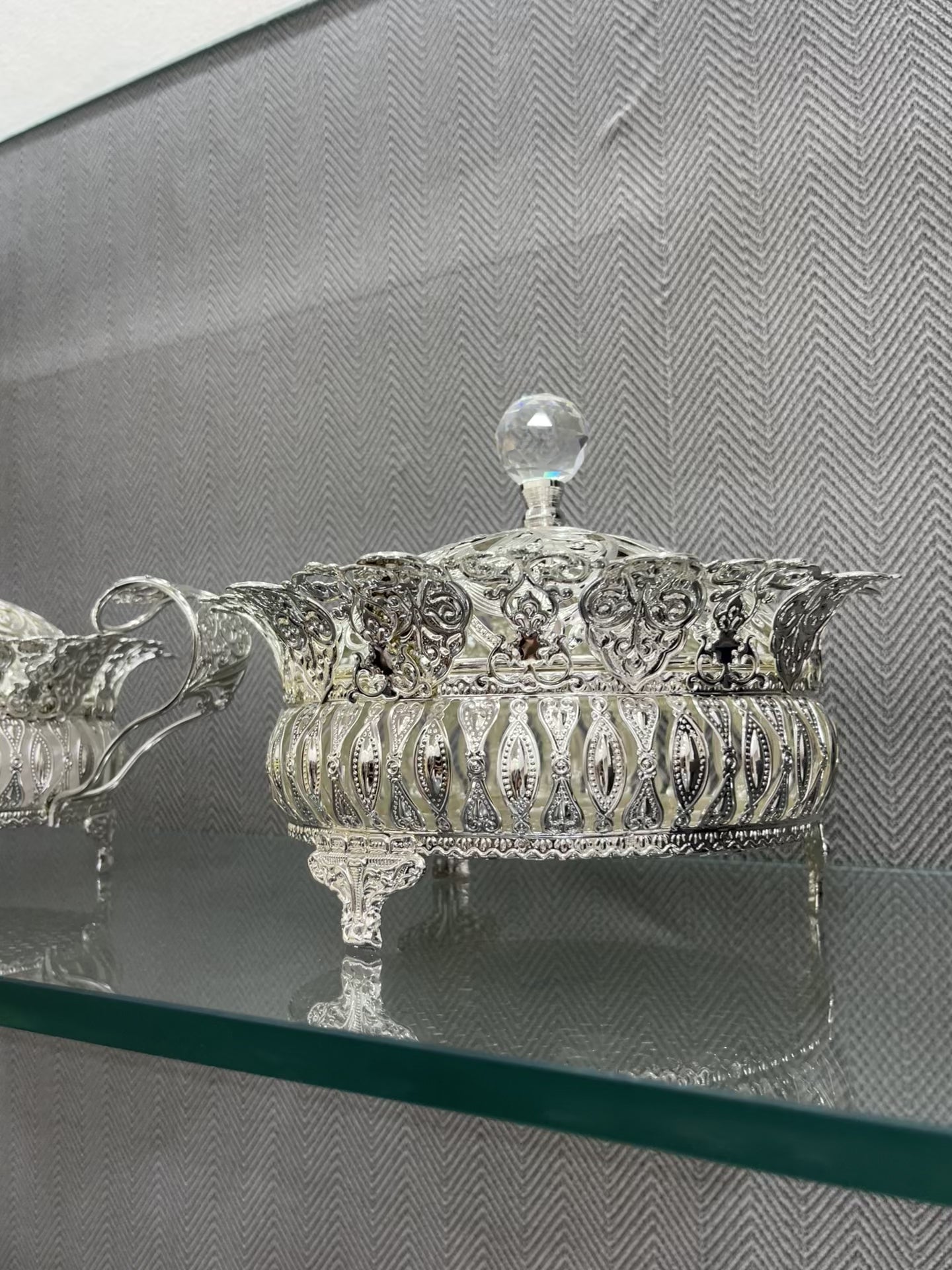 Elegant Silver Platted Round Basket